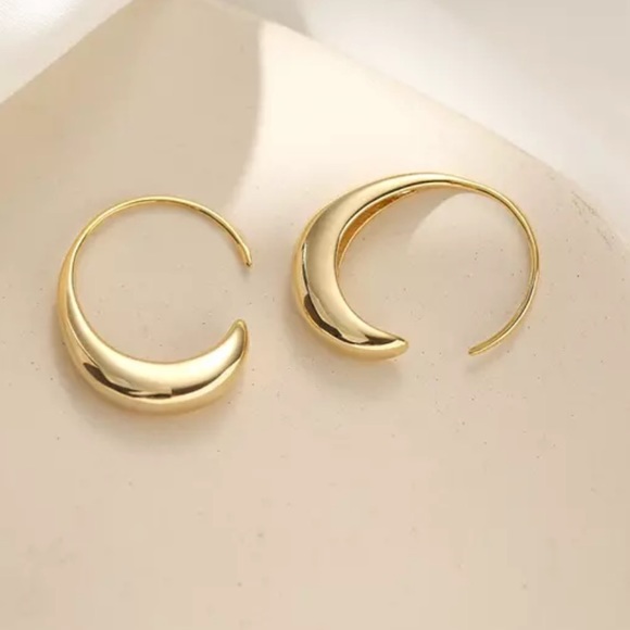 ⚡️Insta gold plated C-shaped Earrings - Picture 2 of 5